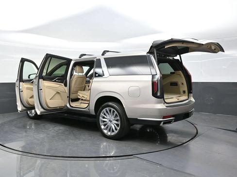 Certified 2024 Cadillac Escalade ESV Premium Luxury AWD/4WD image 47