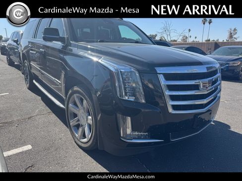 Used 2019 Cadillac Escalade ESV Luxury AWD/4WD image 1