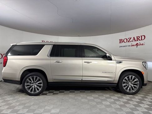 Used 2021 GMC Yukon XL Denali w/ Denali Premium Package image 9