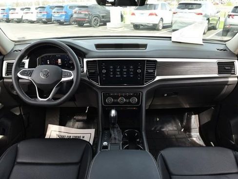 Used 2023 Volkswagen Atlas SE w/ Panoramic Sunroof Package image 7