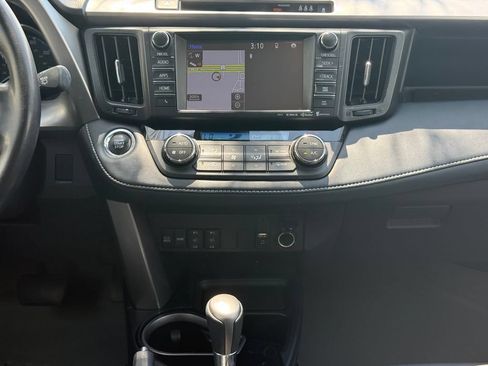 Used 2018 Toyota RAV4 Limited FWD image 21