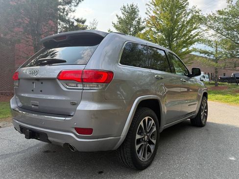 Used 2018 Jeep Grand Cherokee Overland AWD/4WD image 6