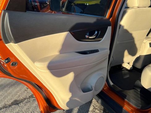 Used 2017 Nissan Rogue SV image 29