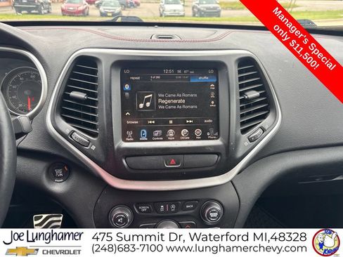 Used 2016 Jeep Cherokee Trailhawk w/ Comfort/Convenience Group AWD/4WD image 15