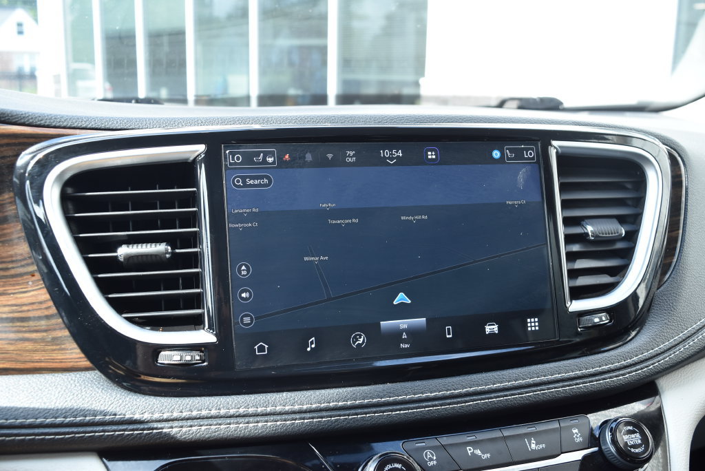 Used 2023 Chrysler Pacifica Limited FWD image 14