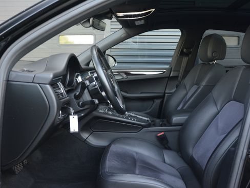 Certified 2019 Porsche Macan AWD/4WD image 15