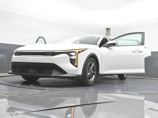 Used 2025 Kia K4 FWD image 50