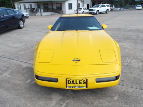 Used 1996 Chevrolet Corvette Coupe RWD image 3