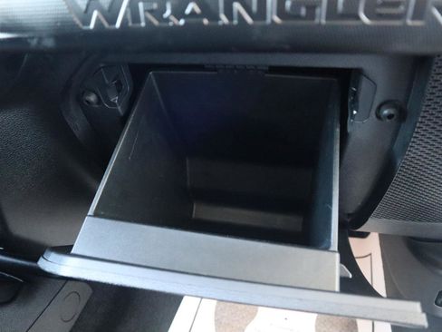 Used 2018 Jeep Wrangler Unlimited Sport S AWD/4WD image 36