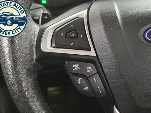 Used 2018 Ford Edge Titanium w/ Equipment Group 302A AWD/4WD image 13
