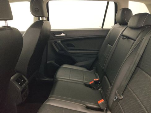 Used 2021 Volkswagen Tiguan SE image 18