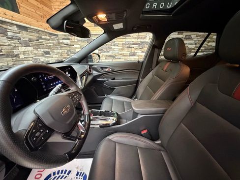 Used 2024 Chevrolet Trax RS w/ Sunroof Package image 11