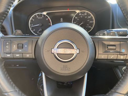 Used 2023 Nissan Rogue SL AWD/4WD image 16