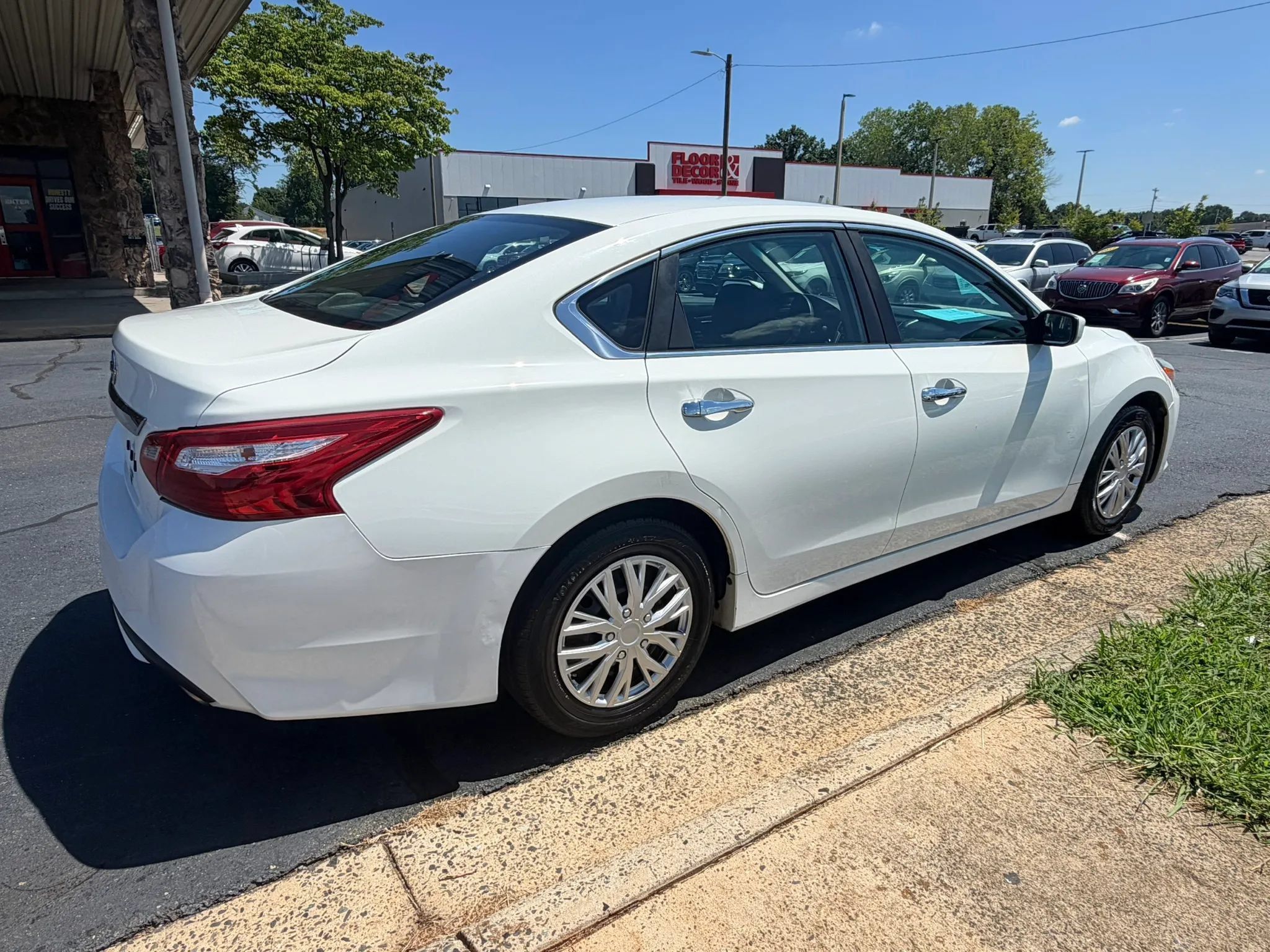 Used 2016 Nissan Altima 2.5 S w/ Power Driver Seat Package FWD image 7