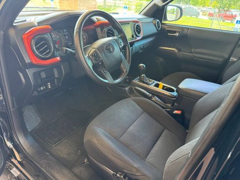 Used 2016 Toyota Tacoma TRD Sport w/ Towing Package AWD/4WD image 13