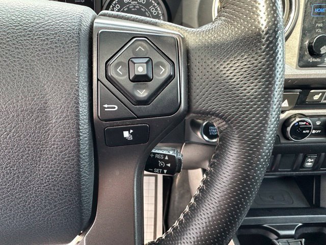 Used 2016 Toyota Tacoma TRD Sport AWD/4WD image 17