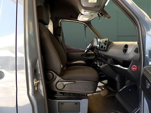 Used 2019 Mercedes-Benz Sprinter 144 image 14