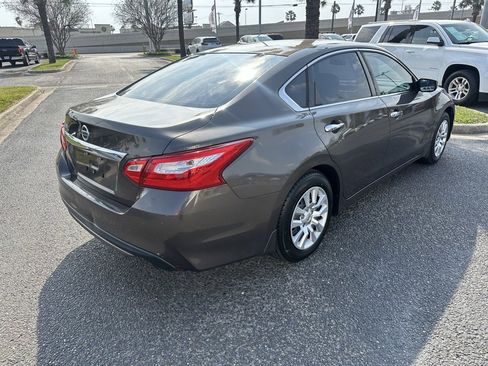 Used 2016 Nissan Altima 2.5 S w/ Power Driver Seat Package image 6