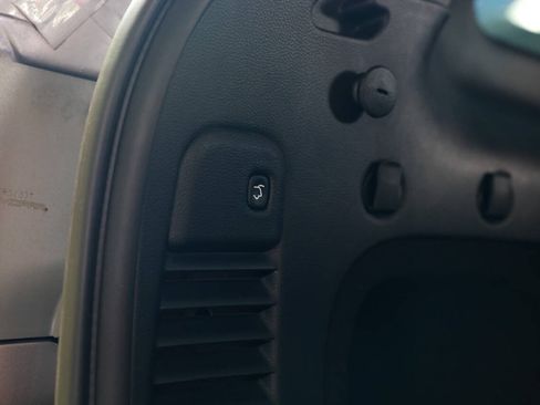 Used 2020 Jeep Grand Cherokee Overland RWD image 17