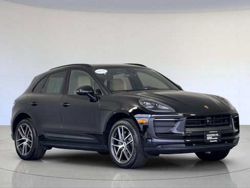 Certified 2025 Porsche Macan image 10