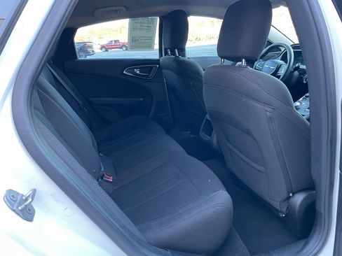 Used 2016 Chrysler 200 Limited image 18
