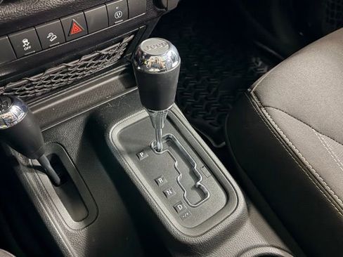 Used 2016 Jeep Wrangler Unlimited Sahara image 15