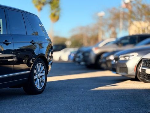 Used 2016 Land Rover Range Rover HSE image 2