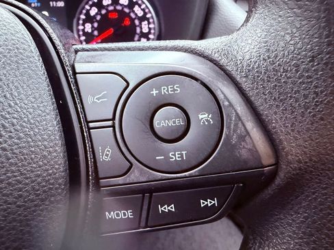 Used 2021 Toyota RAV4 LE image 18