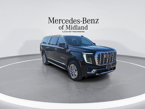 Used 2025 GMC Yukon XL Denali AWD/4WD image 2