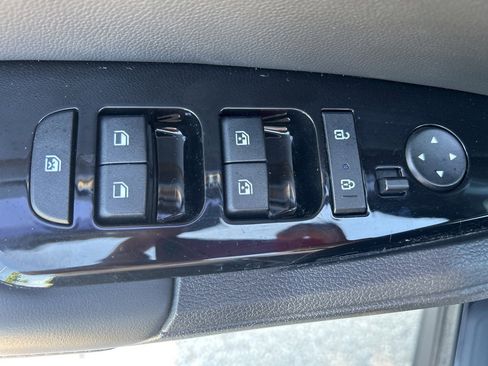 Used 2023 Kia Sportage EX image 11