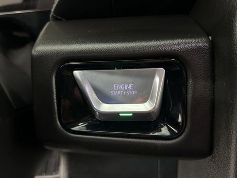Used 2025 GMC Yukon Denali AWD/4WD image 16