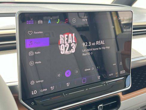 New 2025 Volkswagen ID. Buzz 1st Edition AWD/4WD image 15