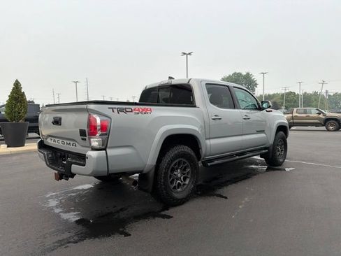 Used 2020 Toyota Tacoma TRD Sport w/ TRD Premium Sport Package AWD/4WD image 7