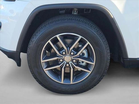 Used 2018 Jeep Grand Cherokee Limited image 25