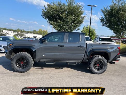 Used 2025 Toyota Tacoma TRD Pro AWD/4WD image 6