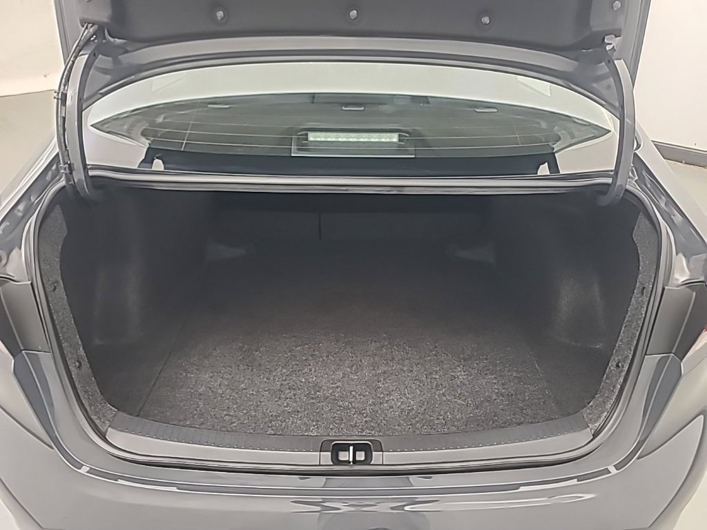 Used 2025 Toyota Corolla LE FWD image 18