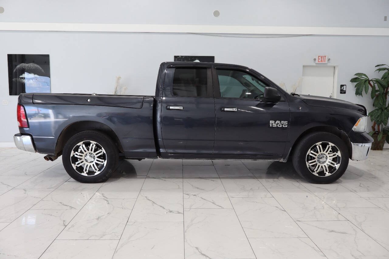 Used 2013 RAM 1500 SLT RWD image 2