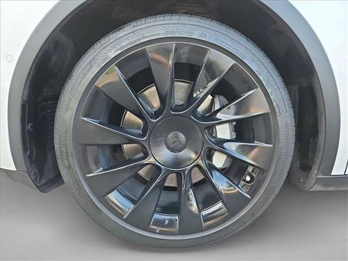 Used 2021 Tesla Model Y Long Range AWD/4WD image 23