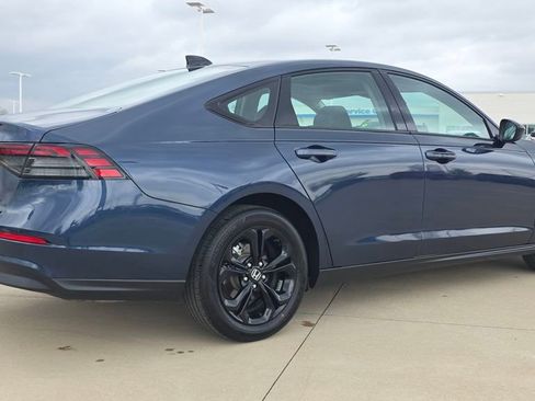 Certified 2025 Honda Accord SE image 5