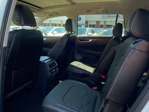 Certified 2024 Volkswagen Atlas SE w/ Panoramic Sunroof Package AWD/4WD image 18