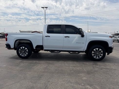 Used 2022 Chevrolet Silverado 2500 Custom w/ Custom Value Package AWD/4WD image 15