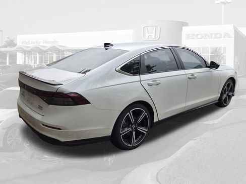 Used 2025 Honda Accord Sport image 5