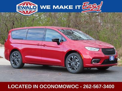 New 2026 Chrysler Pacifica Select