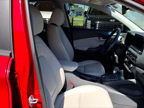 Used 2022 Hyundai Kona Limited w/ Cargo Package FWD image 9
