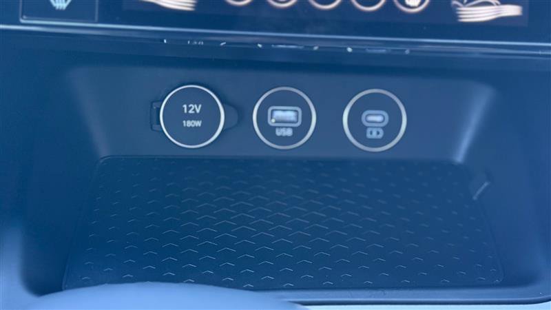 Used 2025 Genesis G70 2.5T AWD/4WD image 23