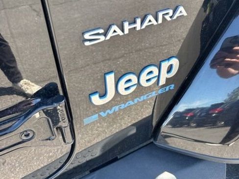 Used 2023 Jeep Wrangler Unlimited Sahara w/ Cold Weather Group AWD/4WD image 12
