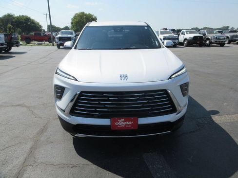 Certified 2025 Buick Enclave Preferred FWD image 13