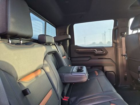 Used 2022 GMC Sierra 1500 AT4 w/ AT4 Premium Package AWD/4WD image 29