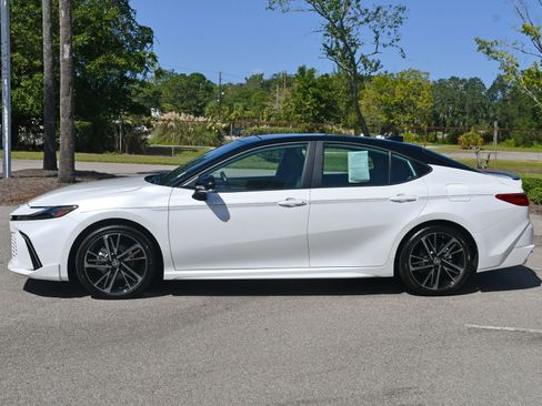 Used 2025 Toyota Camry LE image 5