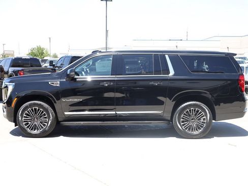New 2026 GMC Yukon XL Elevation AWD/4WD image 3